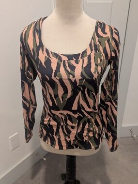 Scoop Neck Long Sleeve Top in Pink, Black & Olive Camo Print